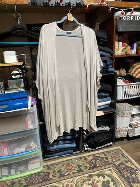 #313a size 4 torrid Light Beige Open-Front Draped Cardigan